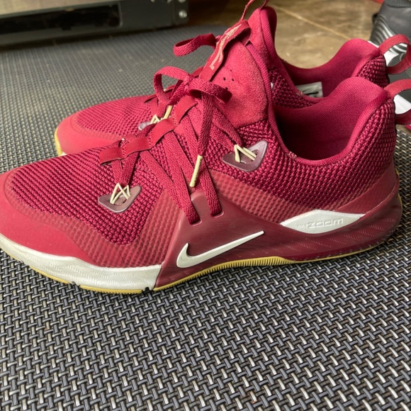 Nike Shoes for Men - Picture 3 of 6